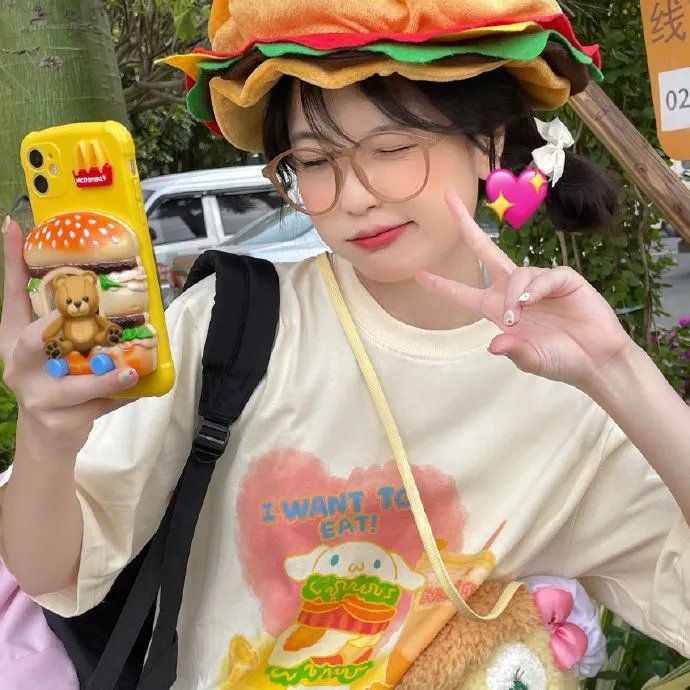 窗中女孩